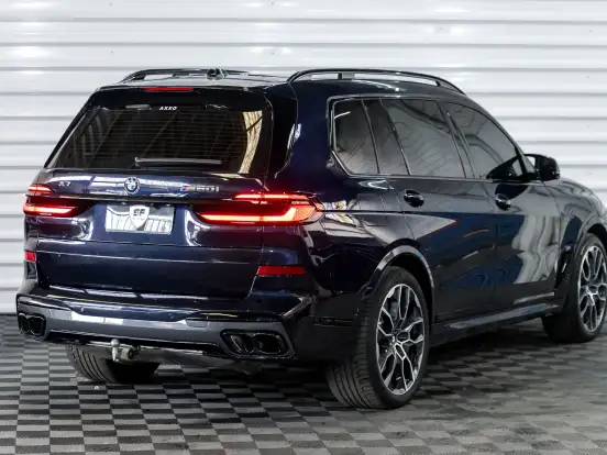 BMW-X7-4.4 V8 GASOLINA M60i STEPTRONIC BMW-X7-2023