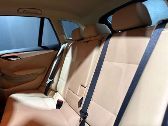BMW-X1-2011