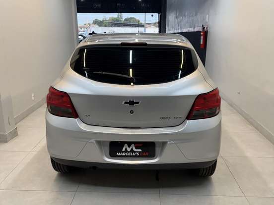 CHEVROLET-ONIX-2015