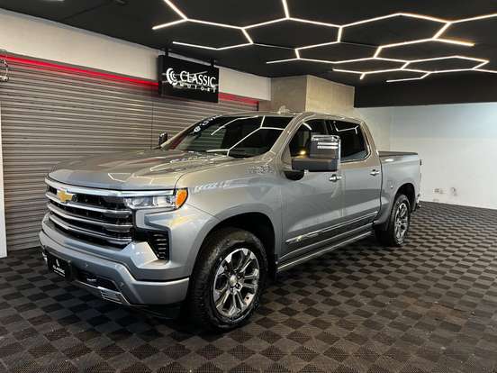 CHEVROLET-SILVERADO-5.3 V8 GASOLINA 1500 HIGH COUNTRY 4X4 AUTOMÁTICO CHEVROLET-SILVERADO-2025