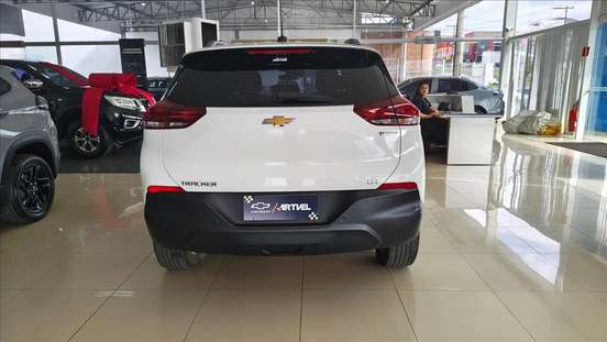 CHEVROLET-TRACKER-2023