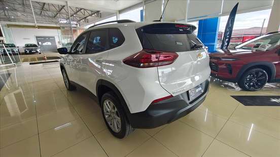 CHEVROLET-TRACKER-2023