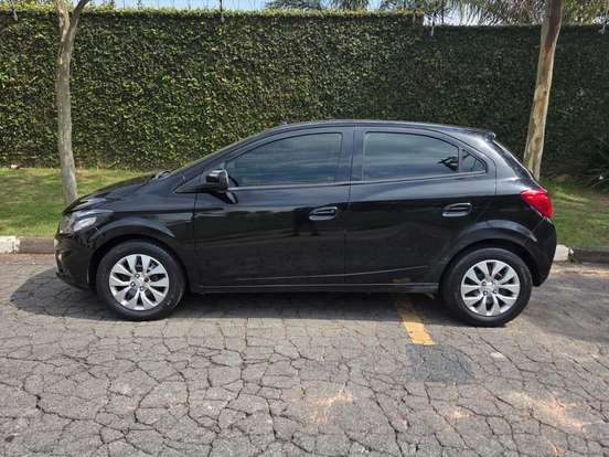 CHEVROLET-ONIX-2018