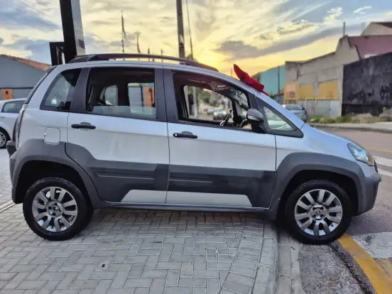FIAT-IDEA-1.8 MPI ADVENTURE 16V FLEX 4P AUTOMATIZADO FIAT-IDEA-2015