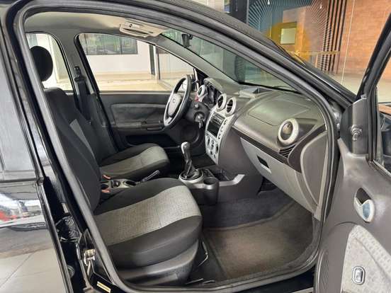 FORD-FIESTA-2012