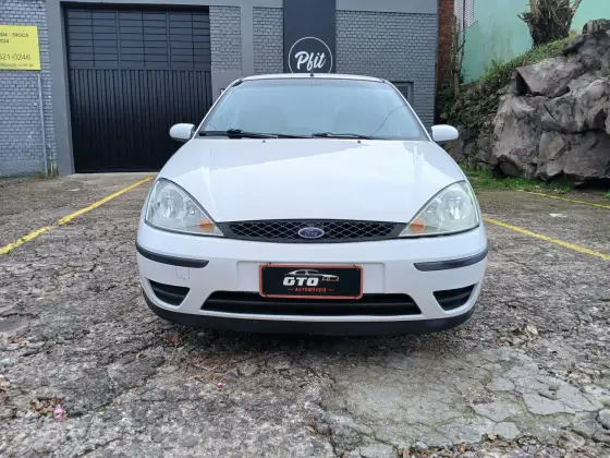FORD FOCUS 1.6 GL 8V FLEX 4P MANUAL FORD FOCUS 1.6 GL 8V FLEX 4P MANUAL