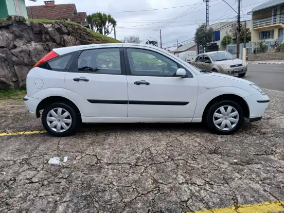 FORD-FOCUS-2008