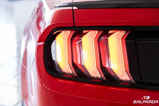 FORD-MUSTANG-2021