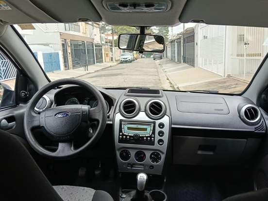 FORD-FIESTA-2012
