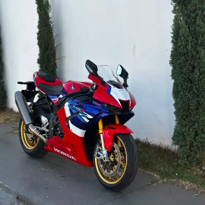 HONDA CBR 1000RR-R FIREBLADE SP HONDA CBR 1000RR-R FIREBLADE SP