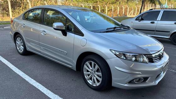HONDA CIVIC 1.8 LXL 16V FLEX 4P MANUAL