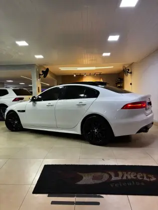 JAGUAR XE 2.0 16V INGENIUM P250 GASOLINA R-SPORT 4P AUTOMÁTICO JAGUAR XE 2.0 16V INGENIUM P250 GASOLINA R-SPORT 4P AUTOMÁTICO