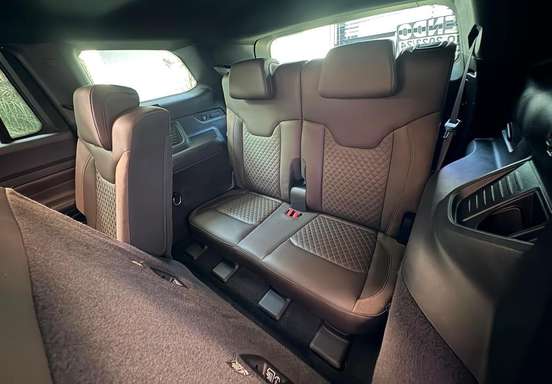 JEEP-COMMANDER-2023