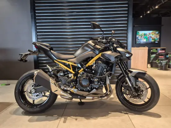 KAWASAKI Z900 