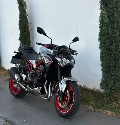 KAWASAKI Z900 KAWASAKI Z900