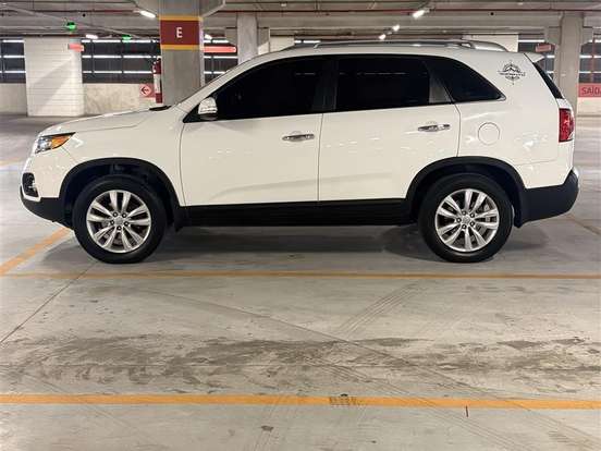 KIA-SORENTO-3.5 V6 GASOLINA EX 7L AUTOMATICO KIA-SORENTO-2011