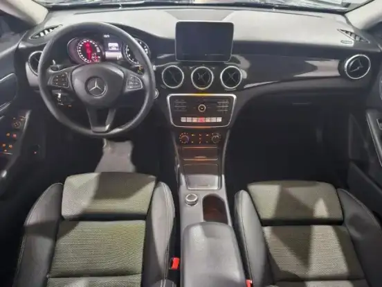 MERCEDES-BENZ-CLA 180-2018