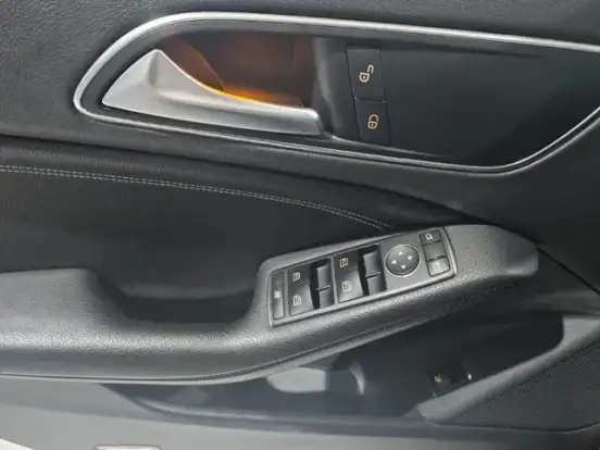 MERCEDES-BENZ-CLA 180-2018