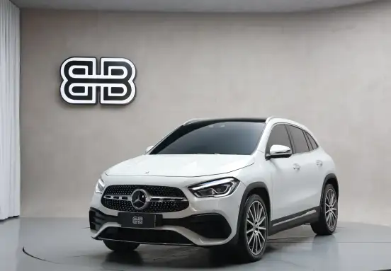 MERCEDES-BENZ-GLA 200-2022