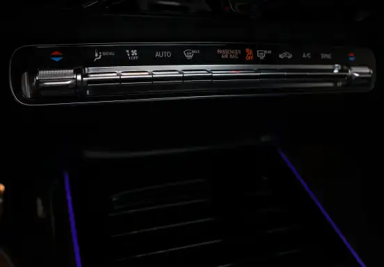 MERCEDES-BENZ-GLA 200-2022