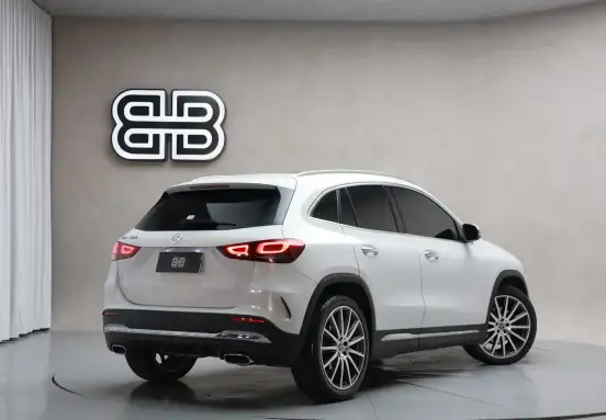 MERCEDES-BENZ-GLA 200-2022