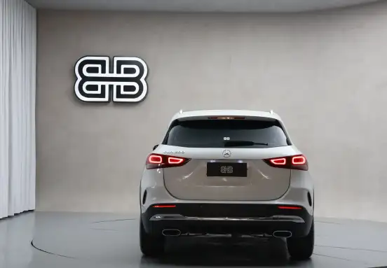 MERCEDES-BENZ-GLA 200-2022