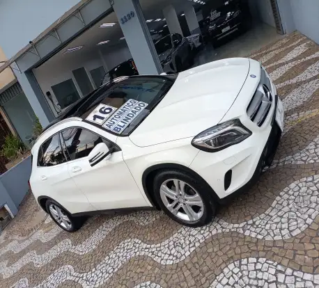 MERCEDES-BENZ-GLA 200-2015