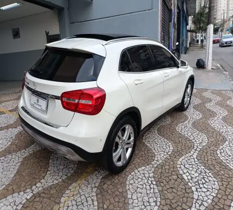 MERCEDES-BENZ-GLA 200-2015
