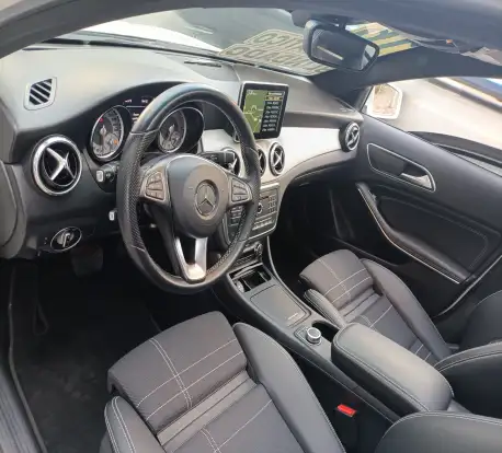 MERCEDES-BENZ-GLA 200-2015