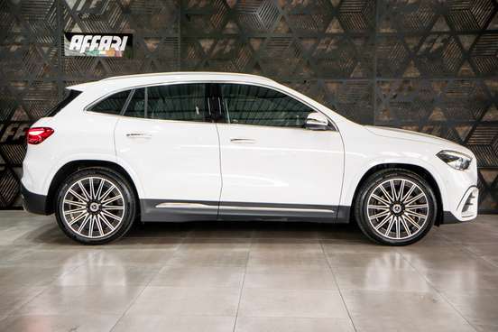 MERCEDES-BENZ-GLA 200-2024