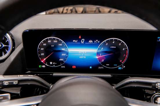 MERCEDES-BENZ-GLA 200-2024