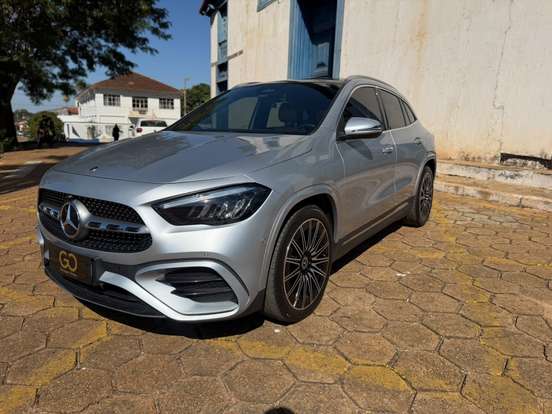 MERCEDES-BENZ-GLA 200-2024