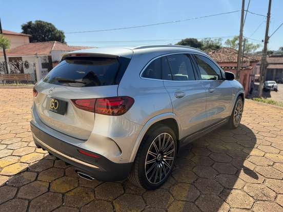 MERCEDES-BENZ-GLA 200-2024