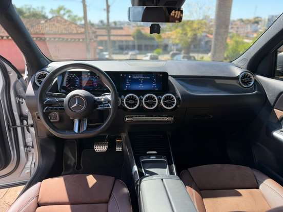 MERCEDES-BENZ-GLA 200-2024