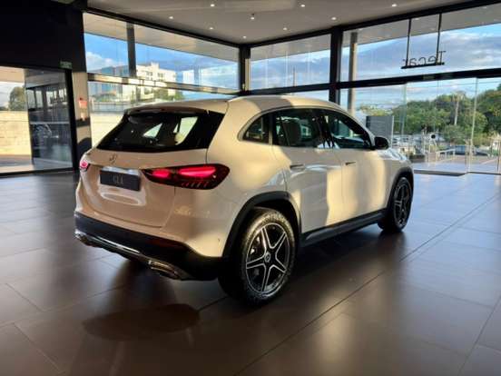 MERCEDES-BENZ-GLA 200-2026