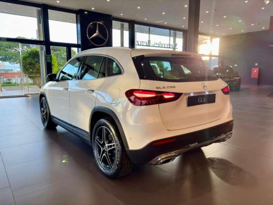 MERCEDES-BENZ-GLA 200-2026