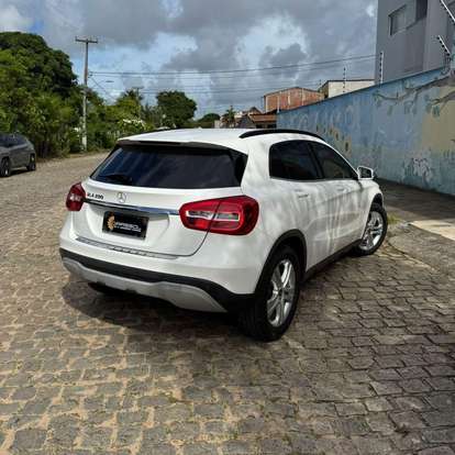MERCEDES-BENZ-GLA 200-2018