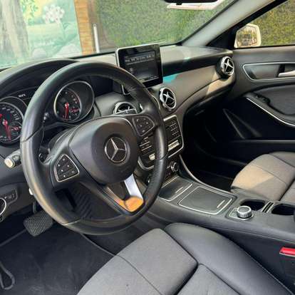 MERCEDES-BENZ-GLA 200-2018