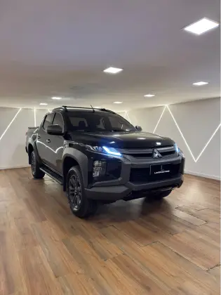 MITSUBISHI L200 TRITON 2.4 16V TURBO DIESEL OUTDOOR GLS CD 4X4 AUTOMÁTICO MITSUBISHI L200 TRITON 2.4 16V TURBO DIESEL OUTDOOR GLS CD 4X4 AUTOMÁTICO