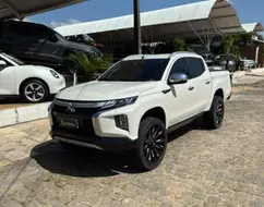 MITSUBISHI L200 TRITON 2.4 16V TURBO DIESEL SPORT HPE-S CD 4P 4X4 AUTOMÁTICO MITSUBISHI L200 TRITON 2.4 16V TURBO DIESEL SPORT HPE-S CD 4P 4X4 AUTOMÁTICO