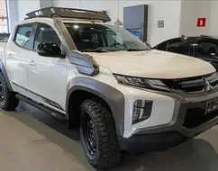 MITSUBISHI L200 TRITON 2.4 16V TURBO DIESEL SPORT SAVANA CD 4P 4X4 AUTOMÁTICO MITSUBISHI L200 TRITON 2.4 16V TURBO DIESEL SPORT SAVANA CD 4P 4X4 AUTOMÁTICO
