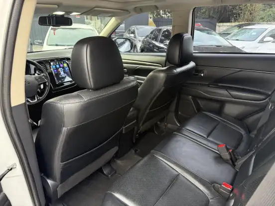 MITSUBISHI-OUTLANDER-2015