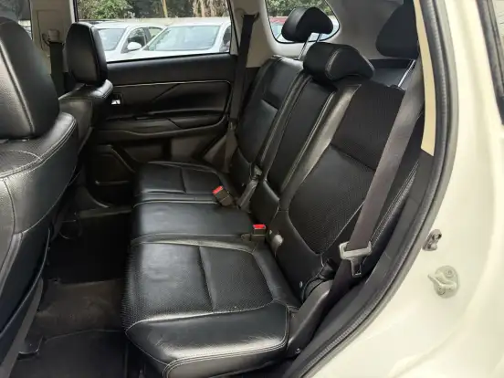MITSUBISHI-OUTLANDER-2.0 16V GASOLINA 4P AUTOMÁTICO MITSUBISHI-OUTLANDER-2015