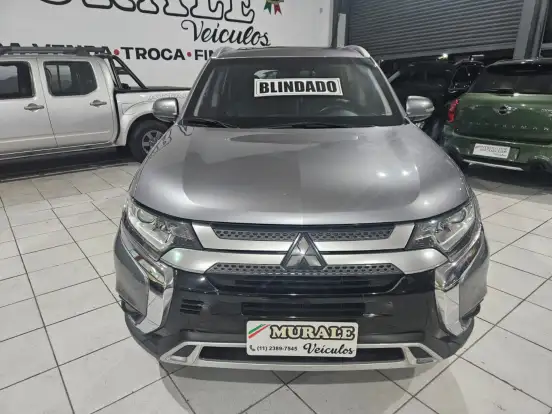 MITSUBISHI-OUTLANDER-2021