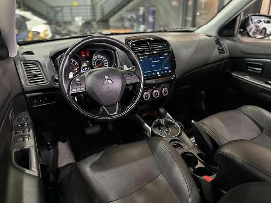 MITSUBISHI-OUTLANDER-2021