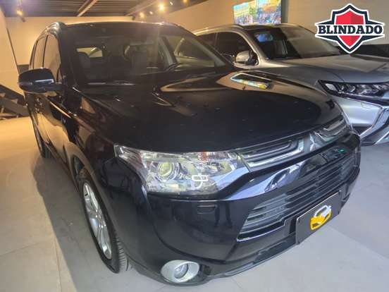 MITSUBISHI-OUTLANDER-2013