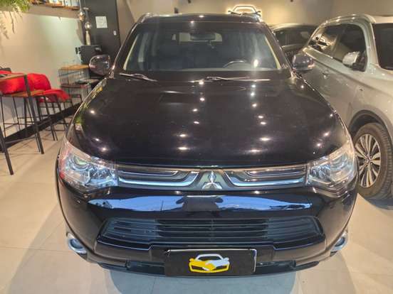 MITSUBISHI-OUTLANDER-2013