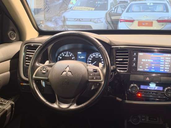 MITSUBISHI-OUTLANDER-3.0 GT 4X4 V6 24V GASOLINA 4P AUTOMÁTICO MITSUBISHI-OUTLANDER-2013