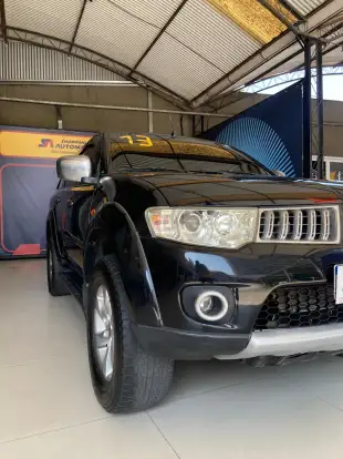 MITSUBISHI-PAJERO-2012