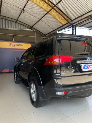 MITSUBISHI-PAJERO-2012